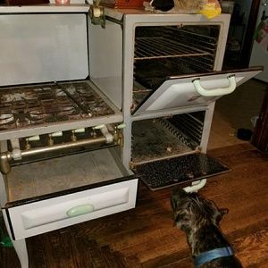 A working A&B gas stove. Made in battle creek mich